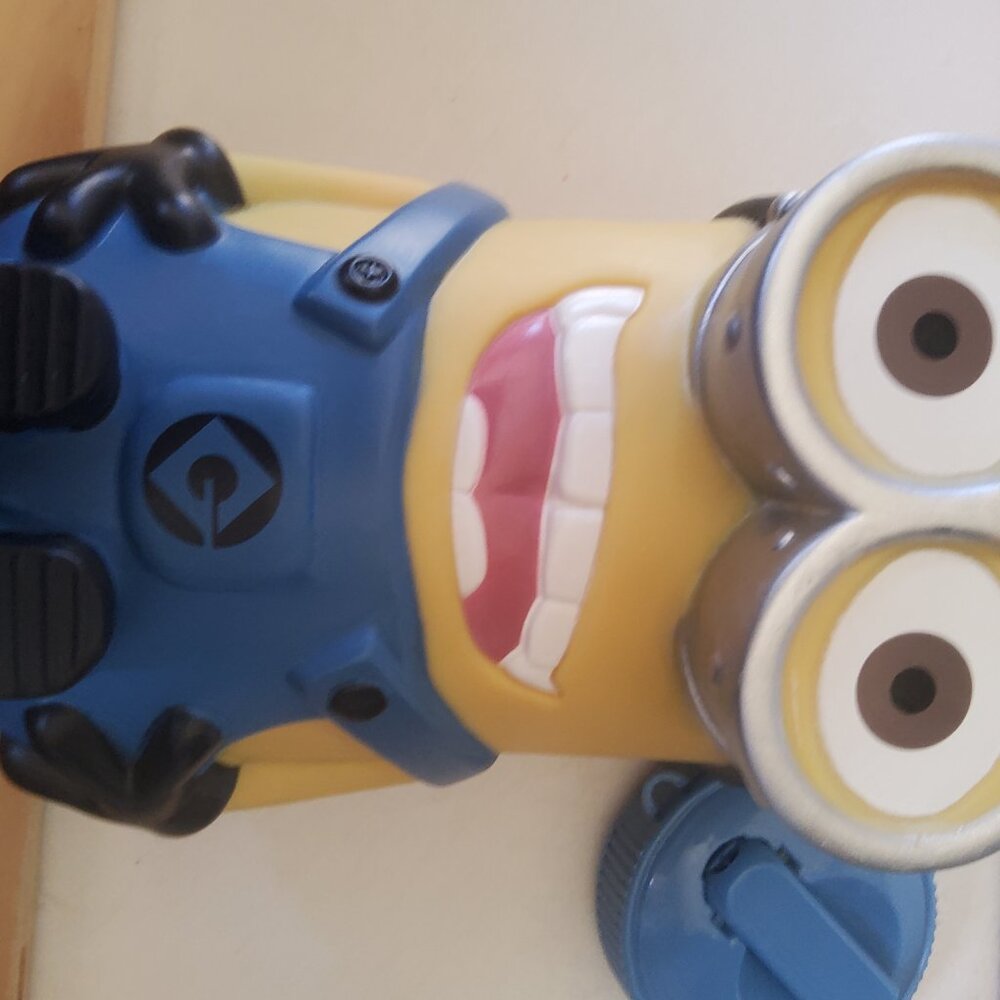UNIVERSAL  MINION SIPPER CUP   BRAND NEW. RETIRED. RARE
